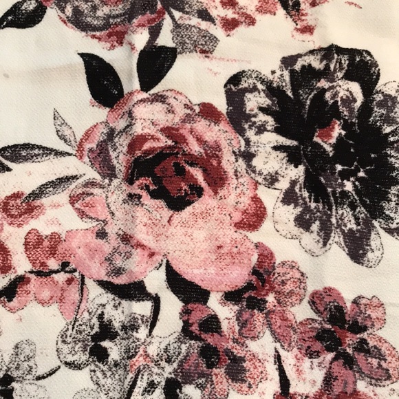 Beautiful, Warm Liz Claiborne Scarf - Picture 2 of 4